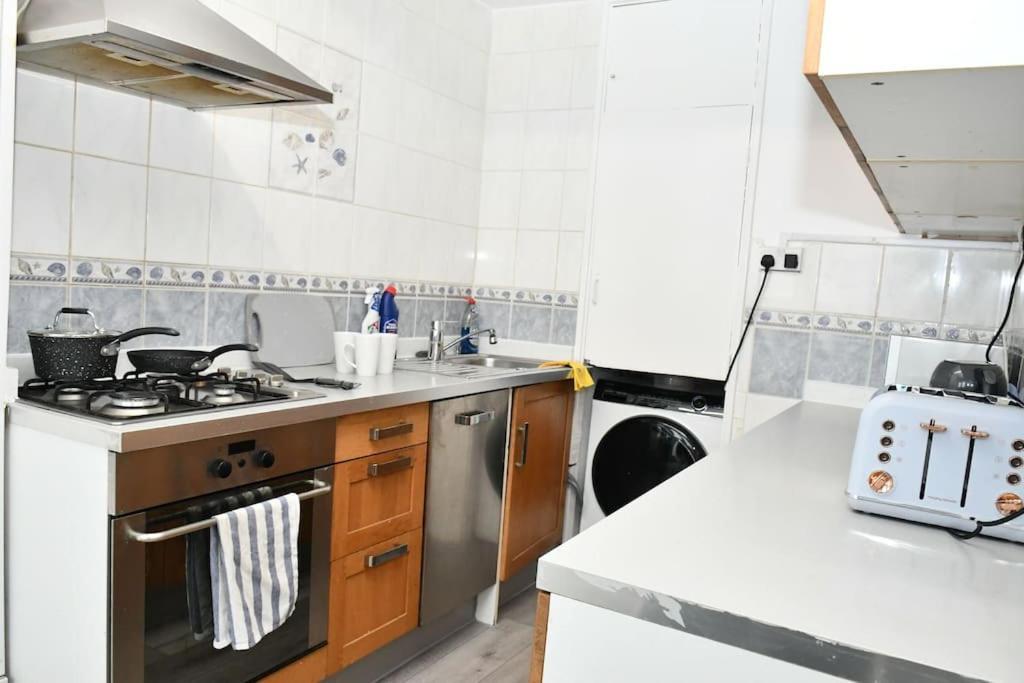 Home Away From Home Лондон Экстерьер фото